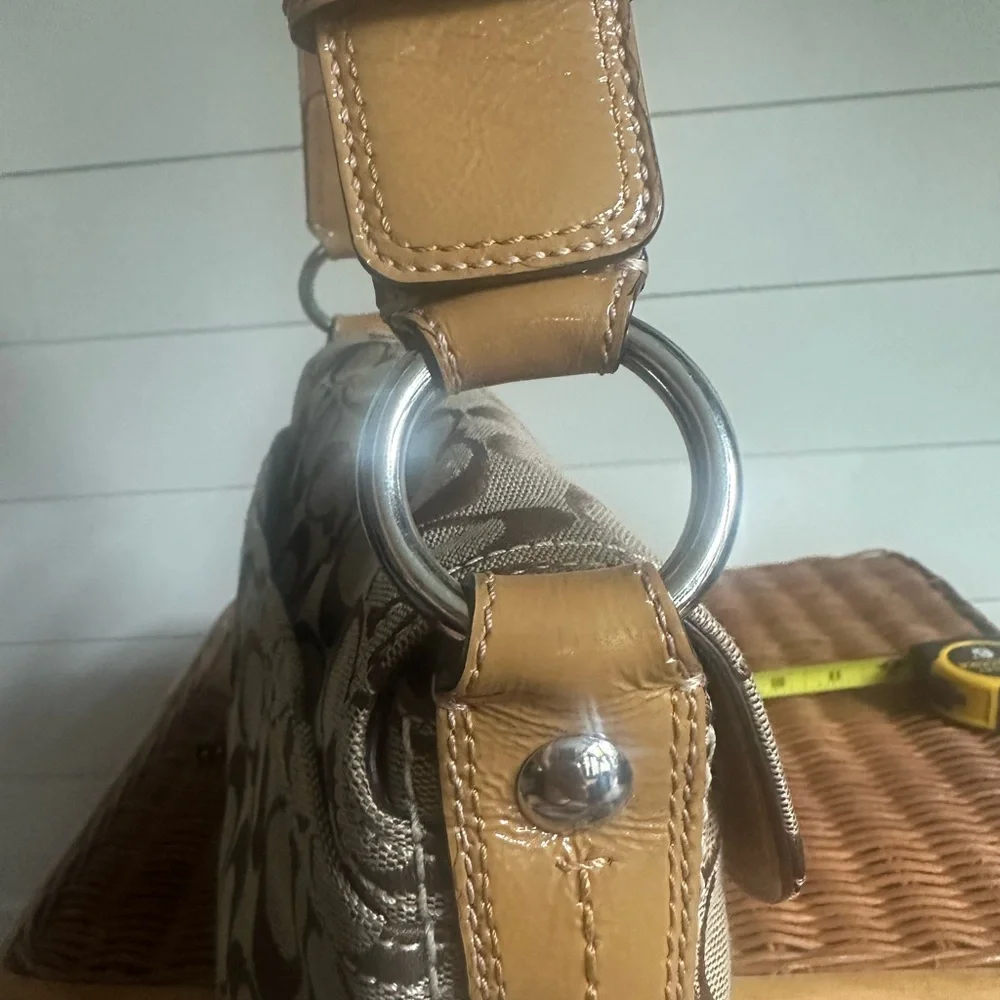 Coach Brown and Tan Signature SoHo Buckle Shoulder Bag y2k d1067-f15668 - Picture 15 of 16